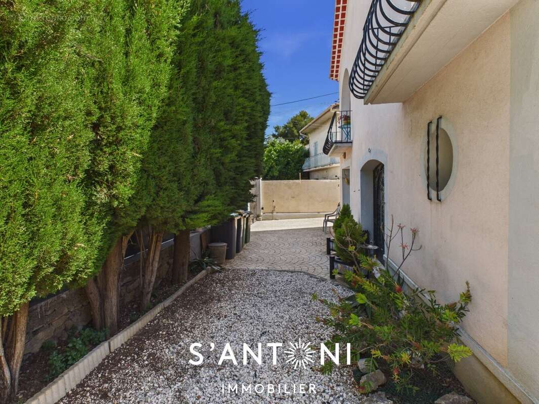 BEZIERS - Maison familiale 186 m² avec piscine et grand terrain de 860 m² - photo 15