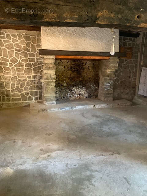 Maison à AMBRIERES-LES-VALLEES