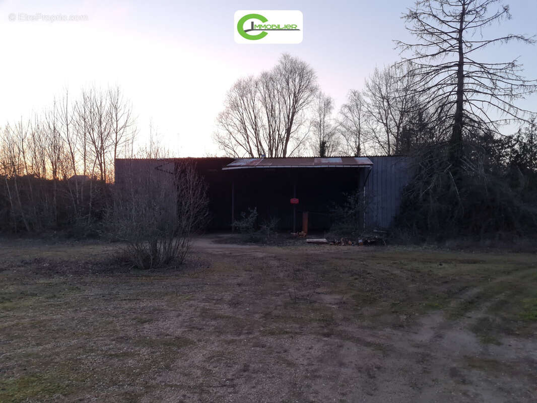 Parking à LA FERTE-BERNARD