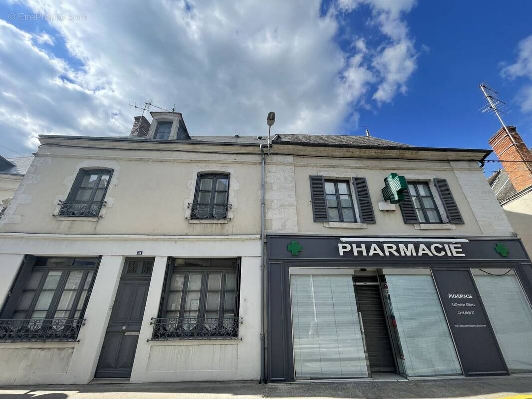 Vend Maison de caractère avec local commercial à LIGNIERES - photo 1