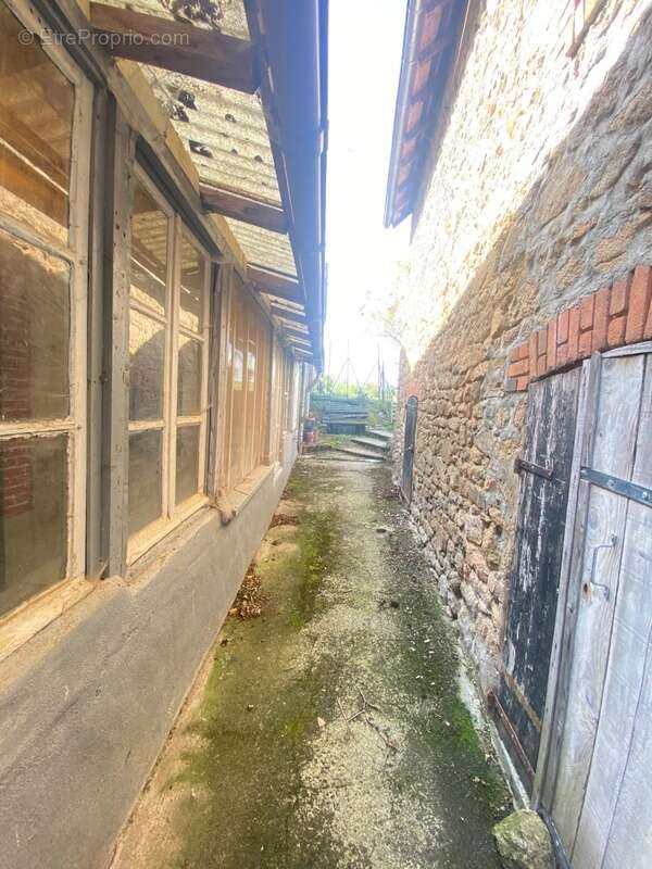 Maison à BUSSIERE-DUNOISE