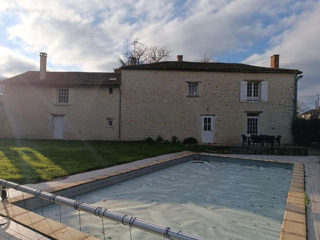 Photo 2 - Maison à VOUZAILLES