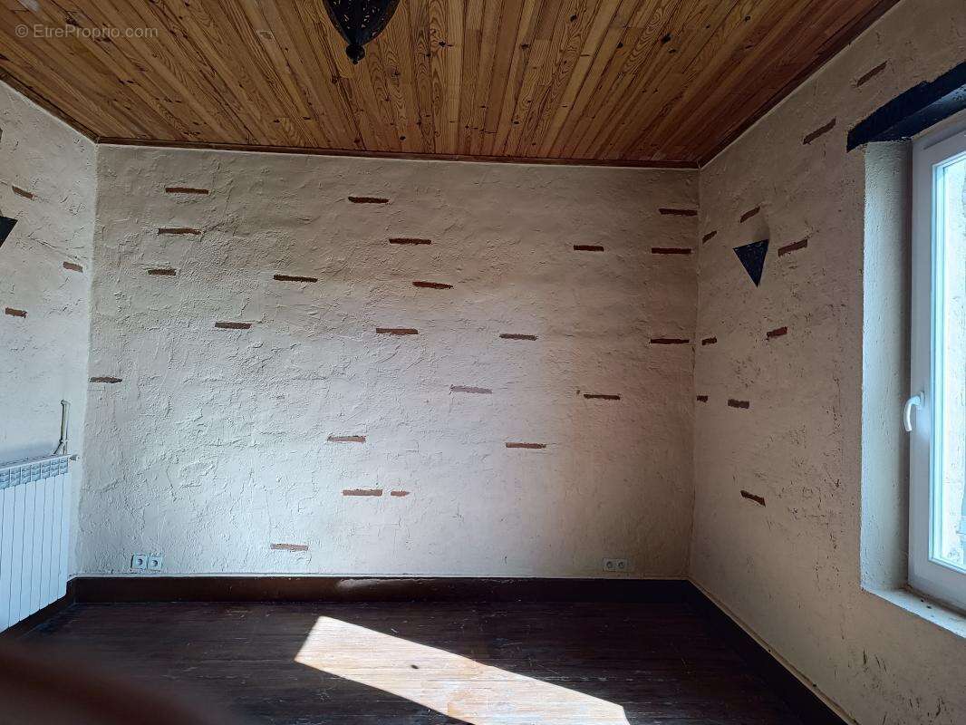 Maison à SAINT-HILAIRE-DE-LUSIGNAN