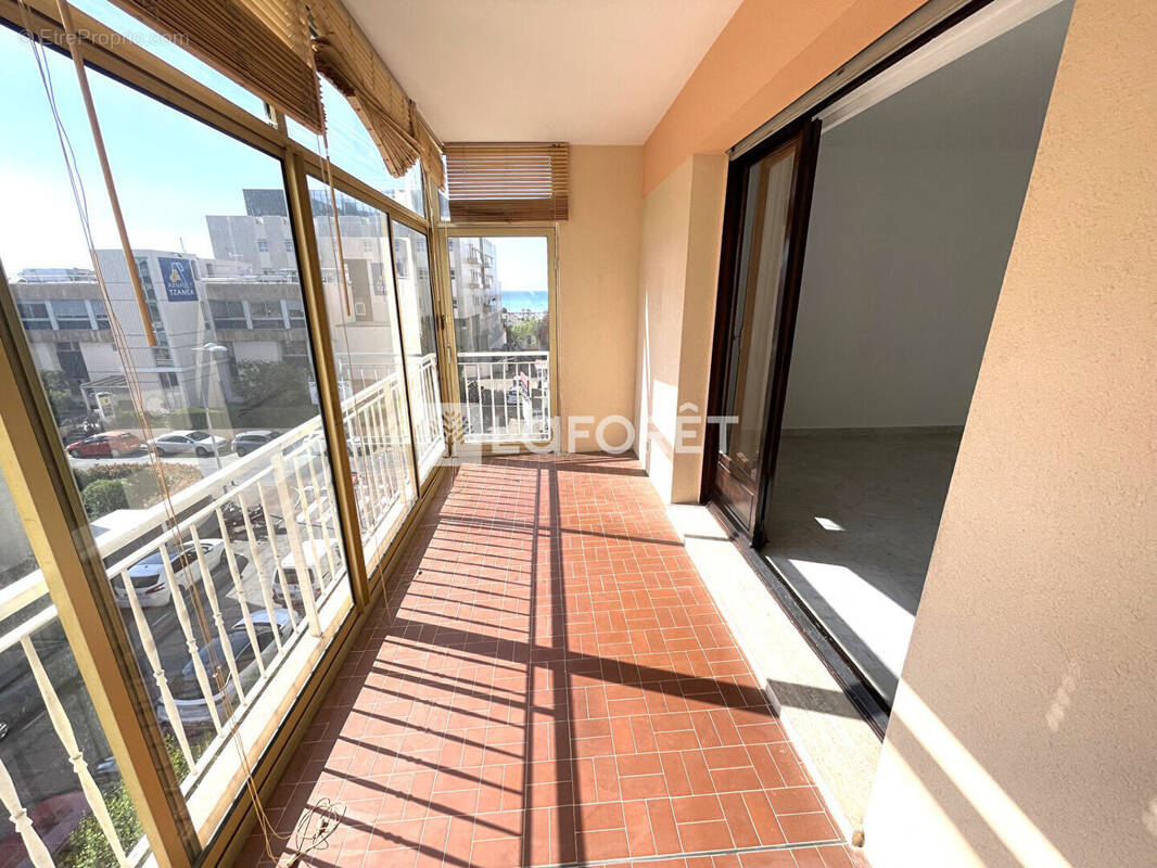 Appartement à SAINT-LAURENT-DU-VAR