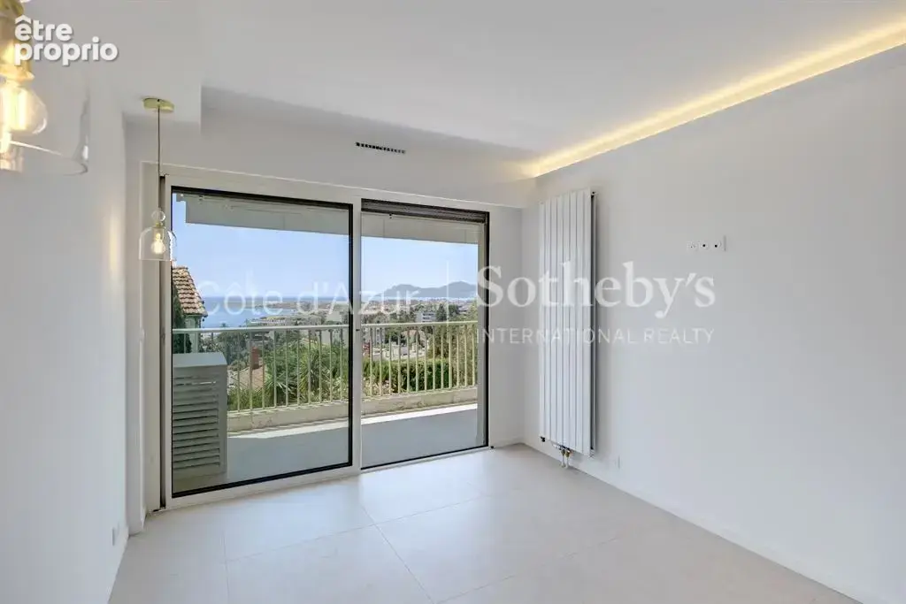 Cannes Californie, appartement rénové avec terrasse plein sud et vue panoramique sur la mer - photo 13
