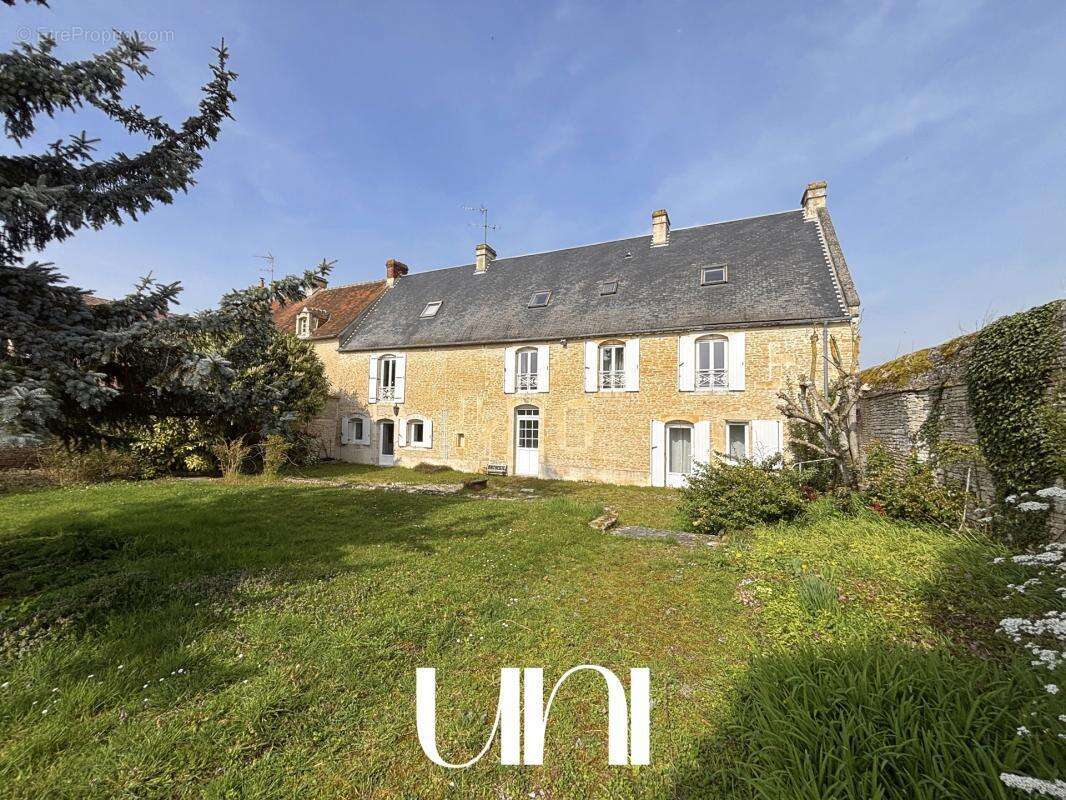 Maison à MEZIDON-CANON