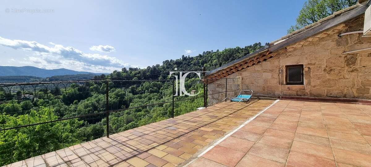 Maison à SAINT-PIERRE-SAINT-JEAN