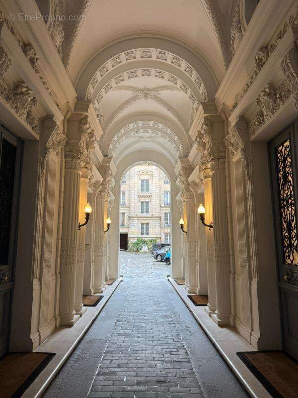 Appartement à PARIS-8E