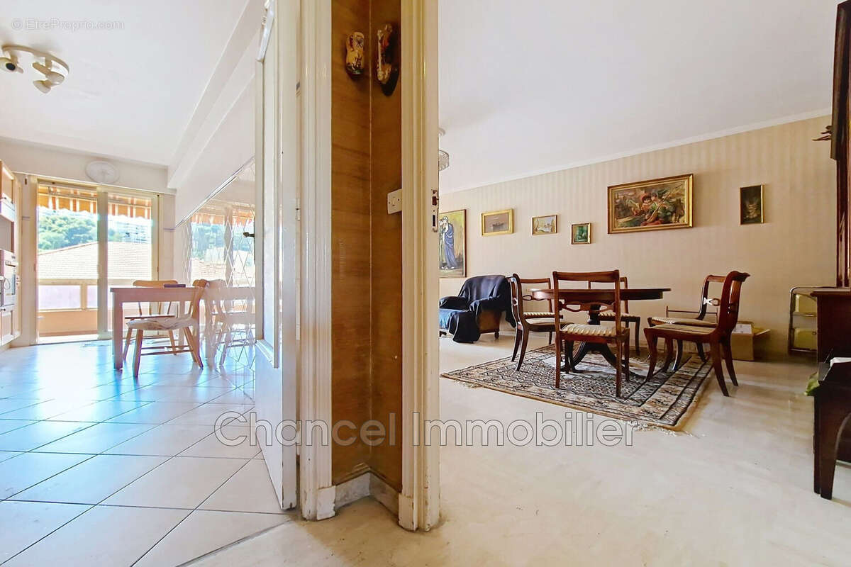 Appartement à SAINT-LAURENT-DU-VAR