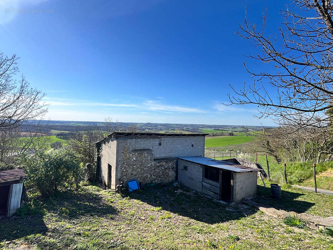 Maison à MONBAHUS