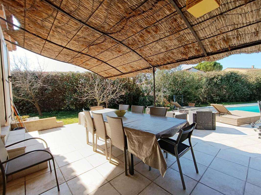 Maison à FONTVIEILLE