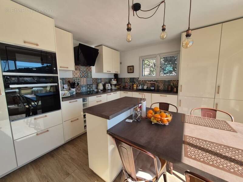 Maison à SOLLIES-TOUCAS