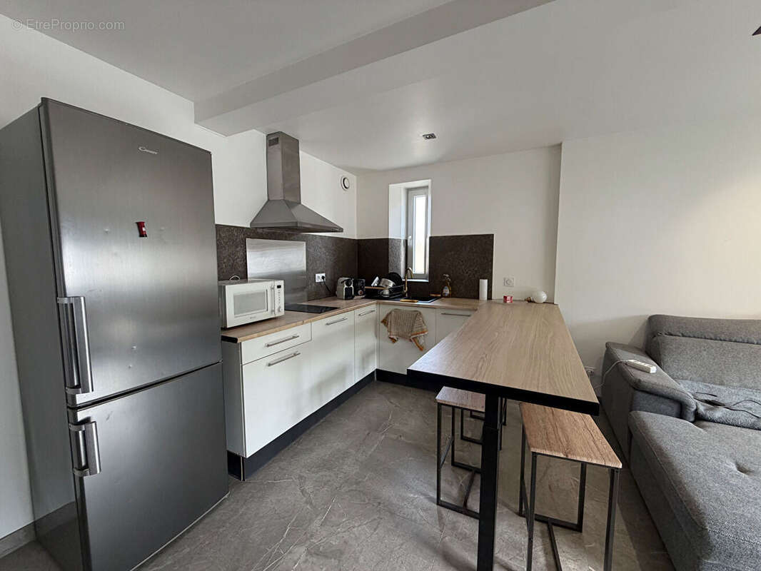 SAINT-JULIEN-LES-VILLAS, T3 en duplex rénové, de 52 m² avec terrasse privative - photo 3