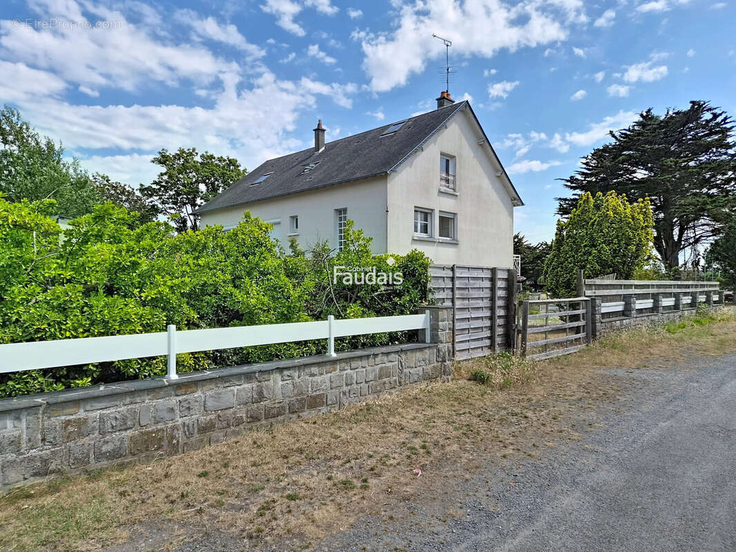 Maison 204 m² à Hauteville-Sur-Mer  - photo 2