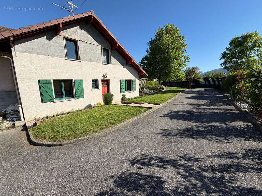 Maison à BASSY