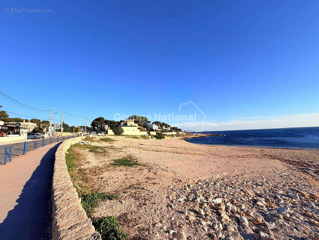 Commerce à SAUSSET-LES-PINS
