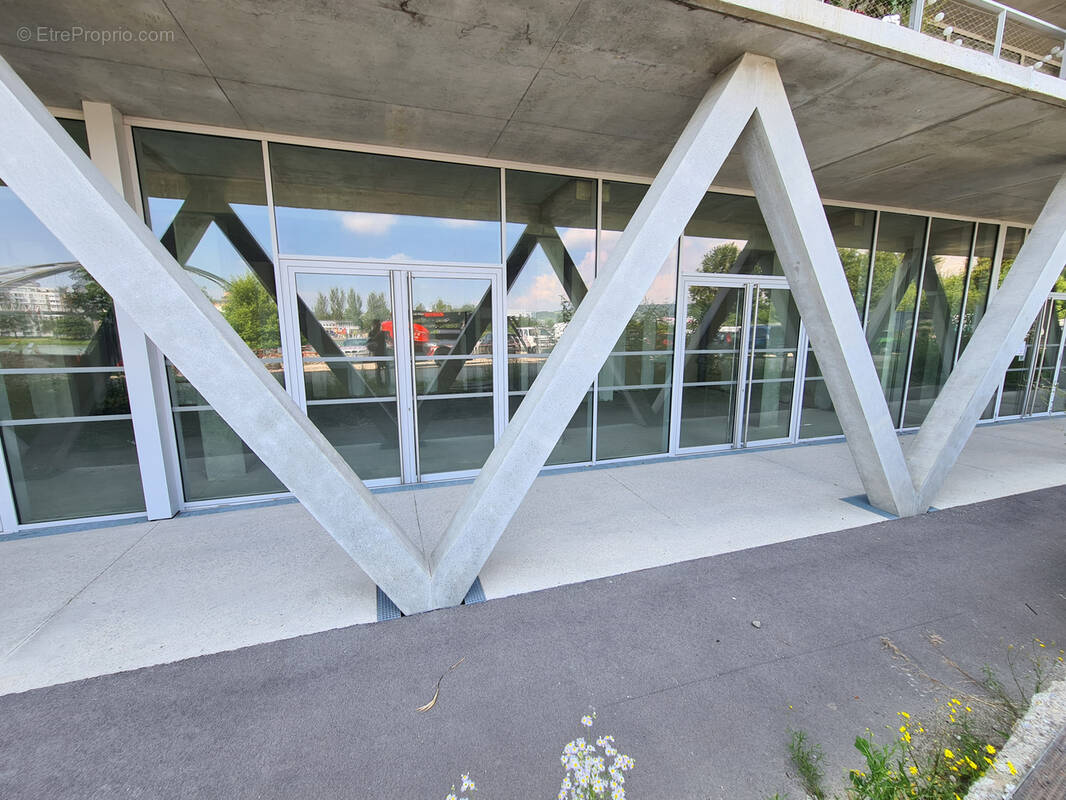 Commerce à HUNINGUE