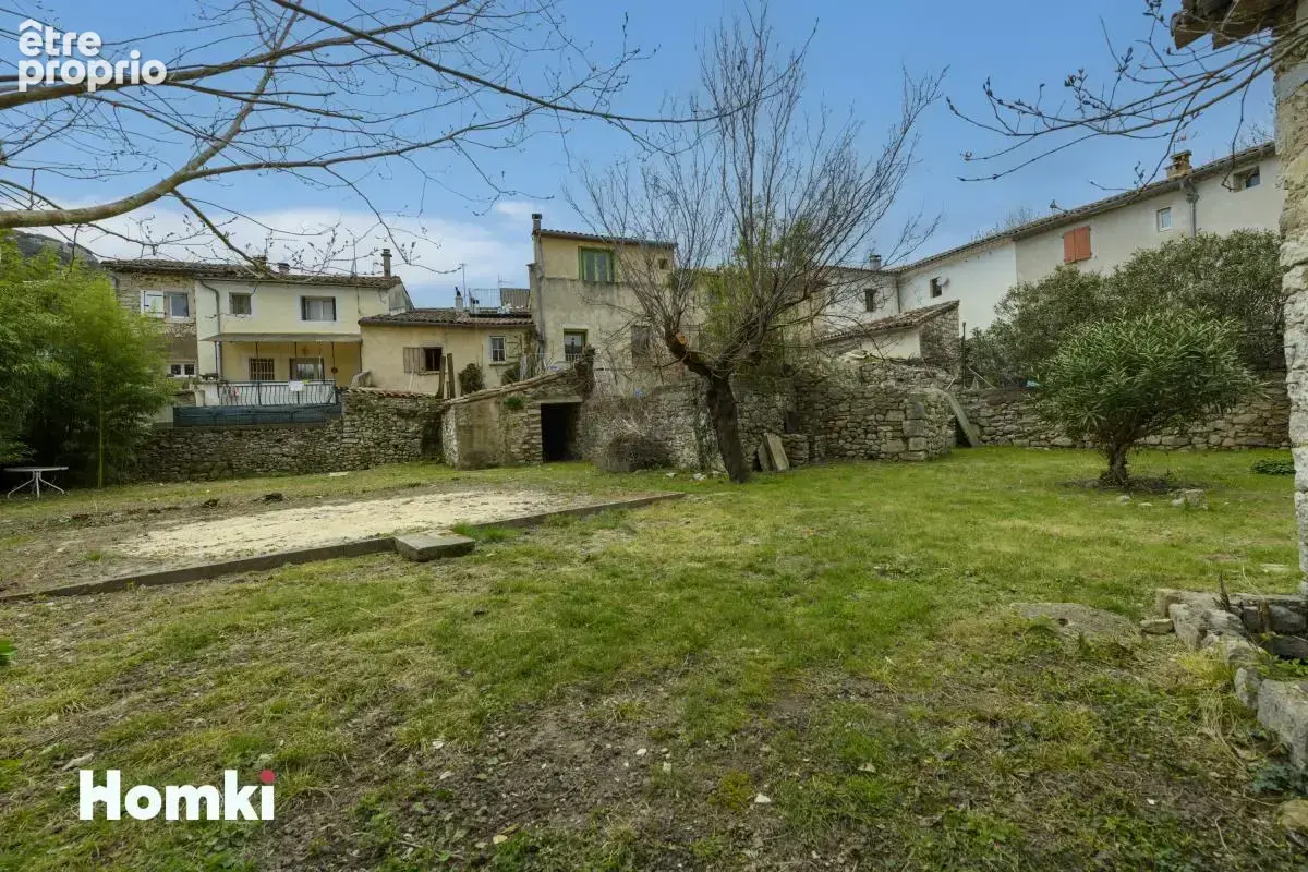 Immeuble de 168m² avec terrain, garages et dépendances sur Saint-Hippolyte-du-Fort - photo 4