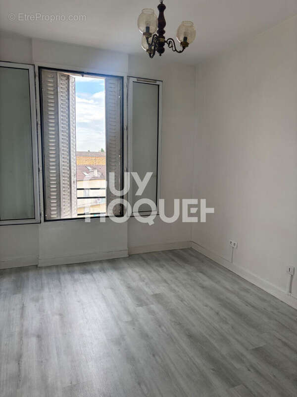 Appartement à LES PAVILLONS-SOUS-BOIS