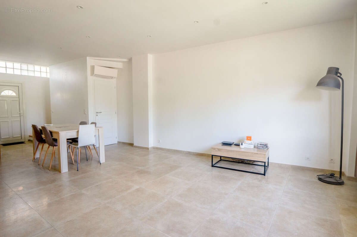 Appartement à FRESNES