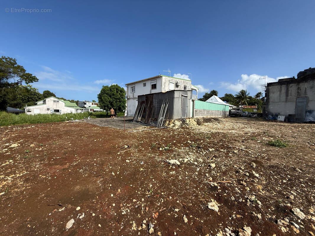 Terrain à LES ABYMES