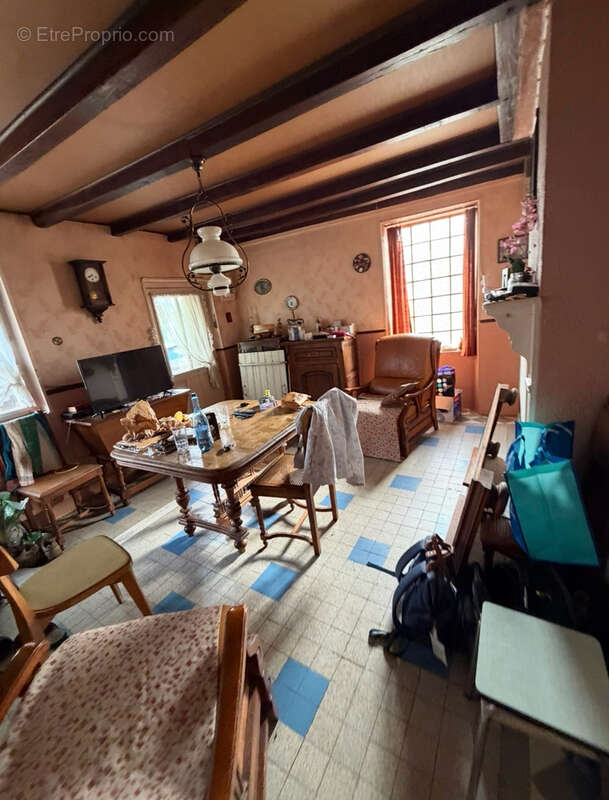 Maison de village avec beau potentiel et beau terrain - photo 6
