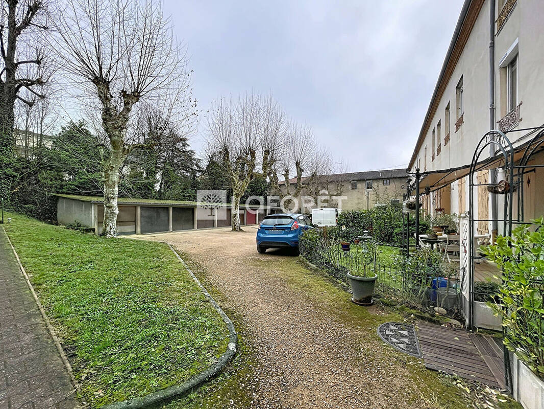 Appartement à NEUVILLE-SUR-SAONE
