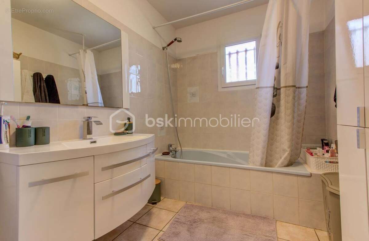 Maison à MONTELIMAR