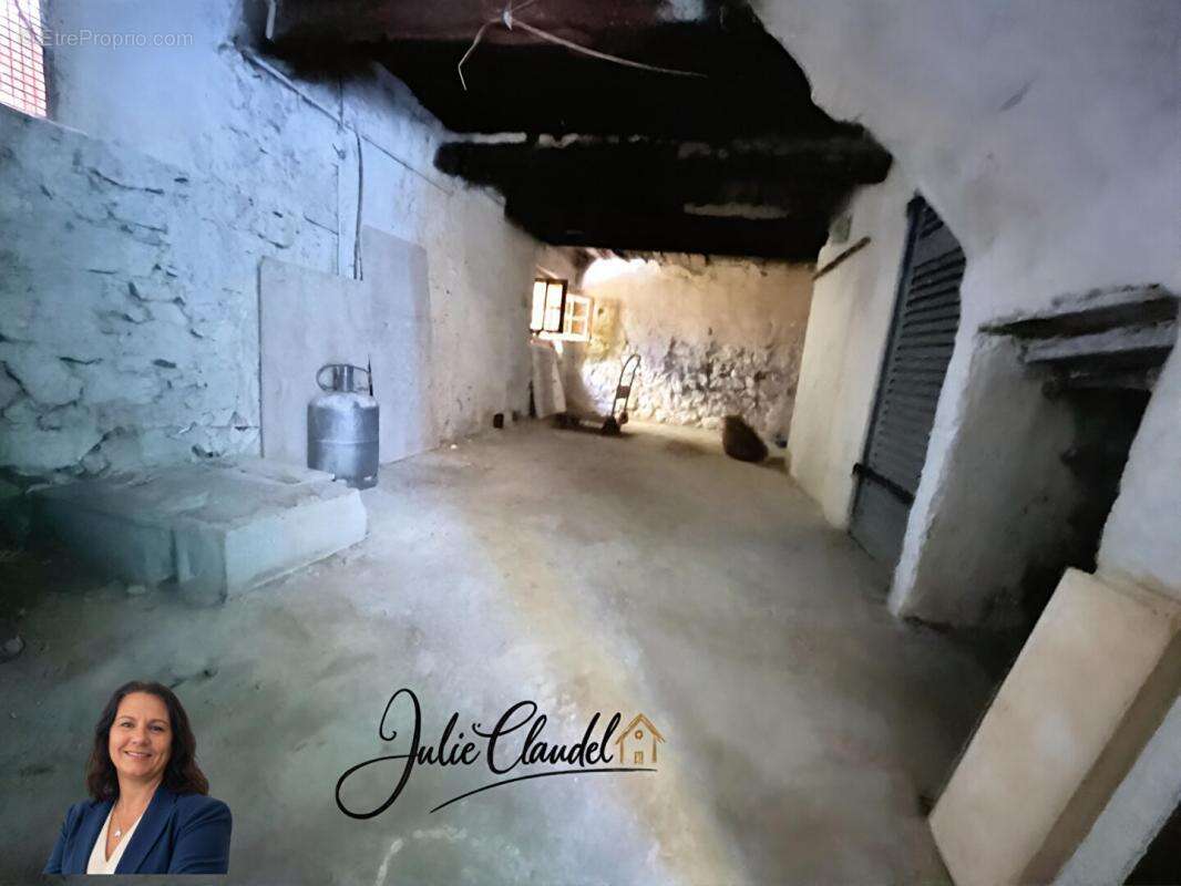 Maison à CHATEAUDOUBLE