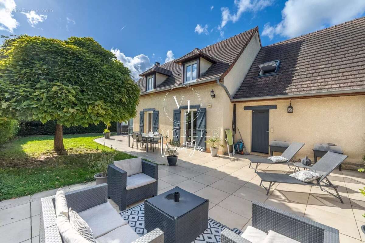 Maison à MORAINVILLIERS