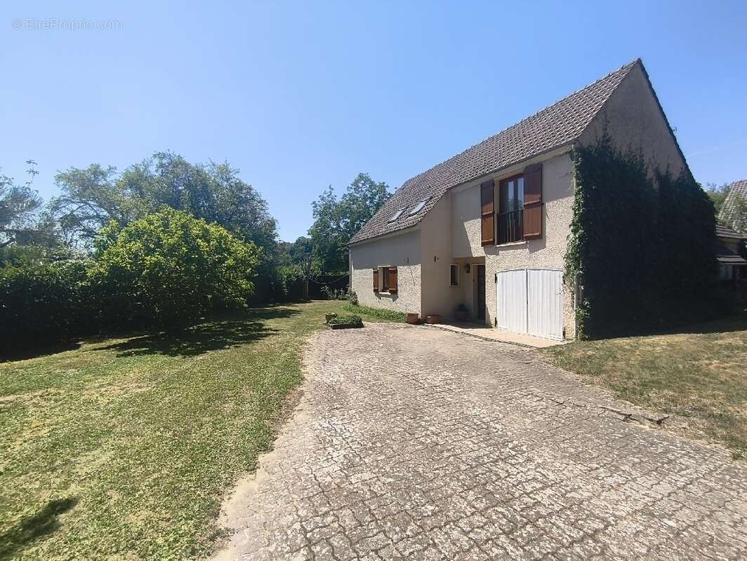 Maison 168 m² à Nesles-La-Vallee  - photo 13