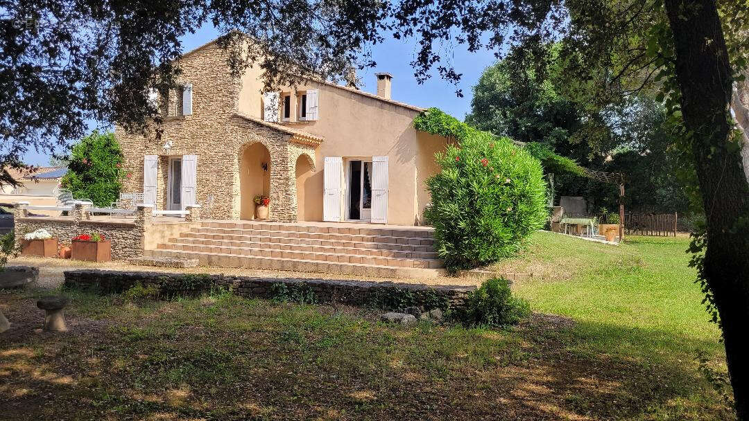 Maison à L'ISLE-SUR-LA-SORGUE