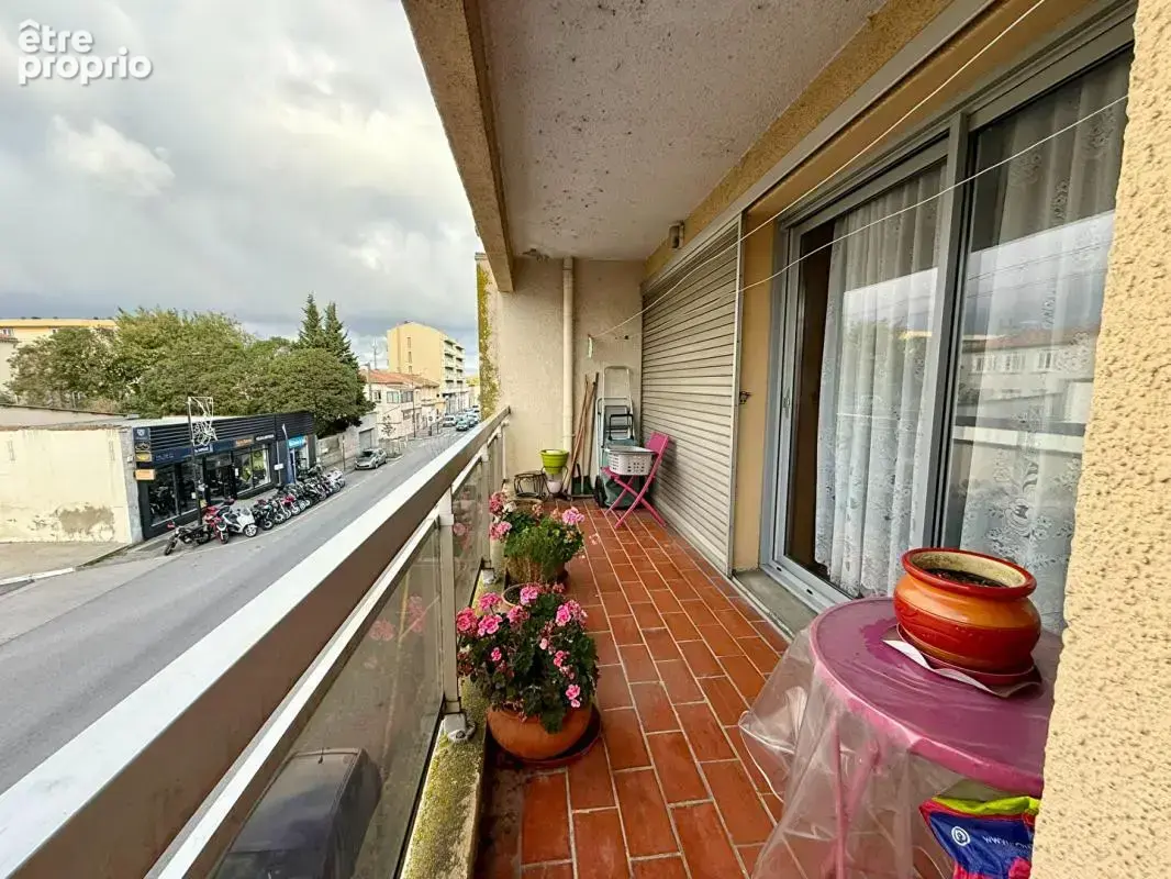 Appartement T3 de 77 m² vendu occupé avec terrasse parking et cave résidence avec ascenseur quartier Iéna Carcassonne - photo 3