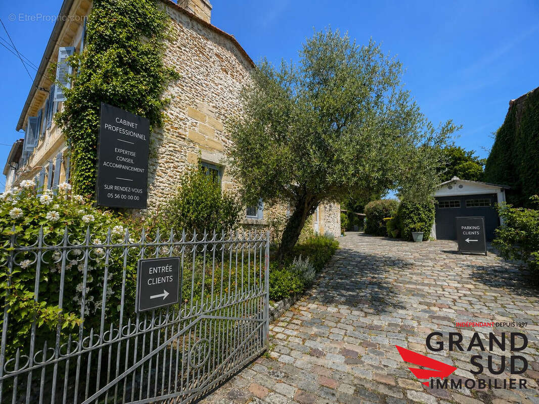 Commerce 244 m² à Saint-Selve  - photo 3