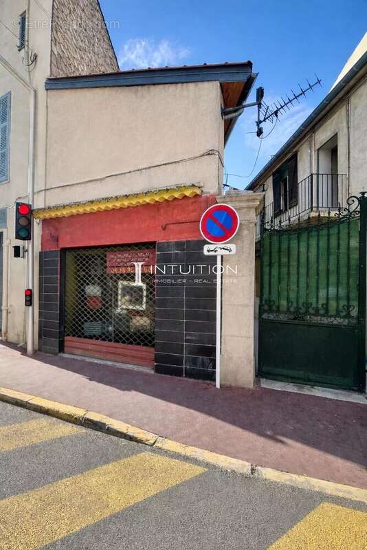 Cannes - République : maison de ville avec local commercial et appartement - photo 2