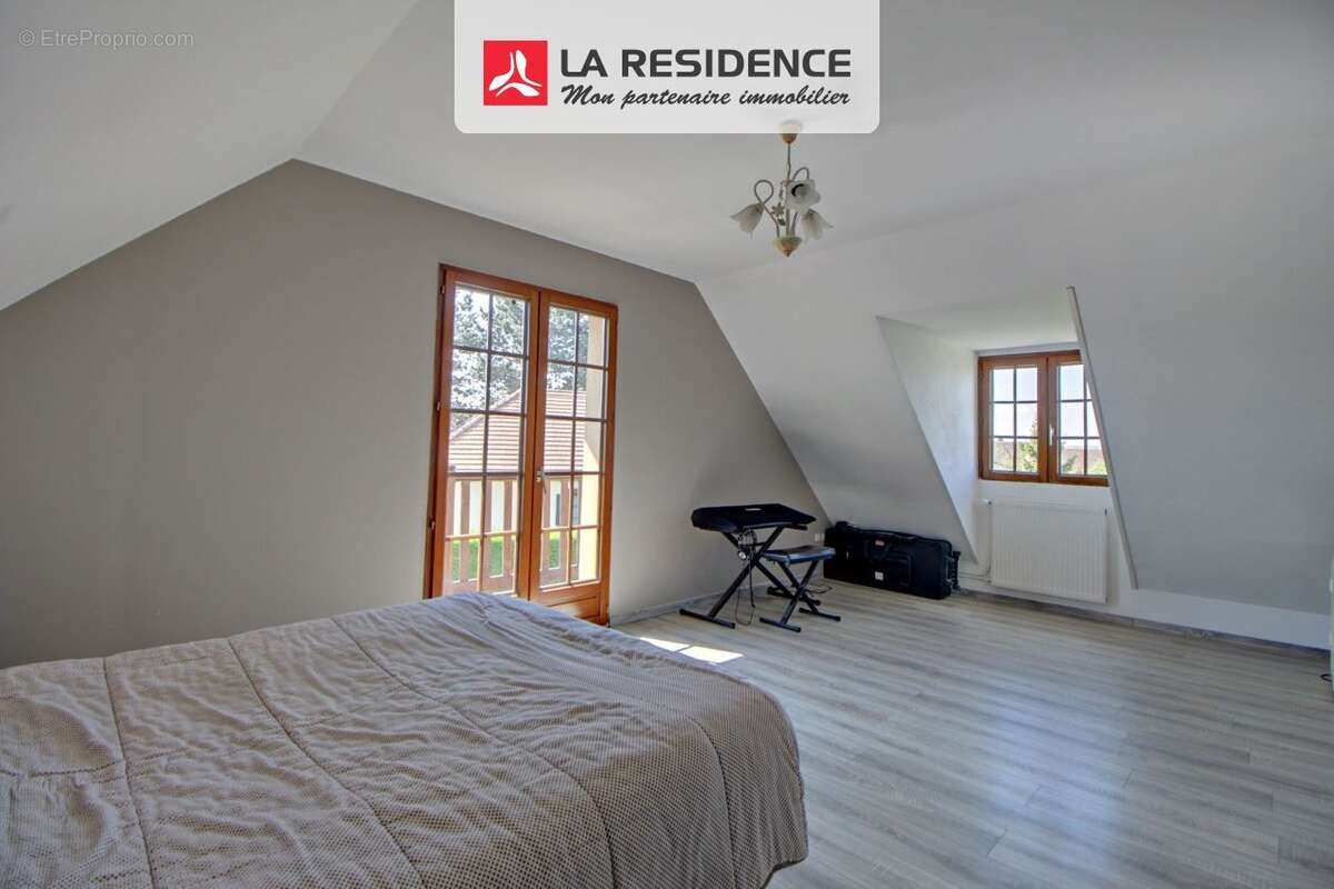 Maison à COURCELLES-SUR-SEINE