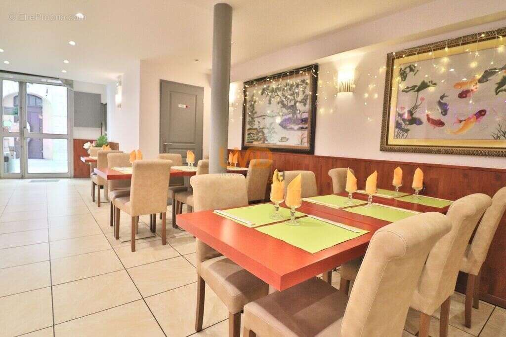 Commerce à SAINT-MAXIMIN-LA-SAINTE-BAUME