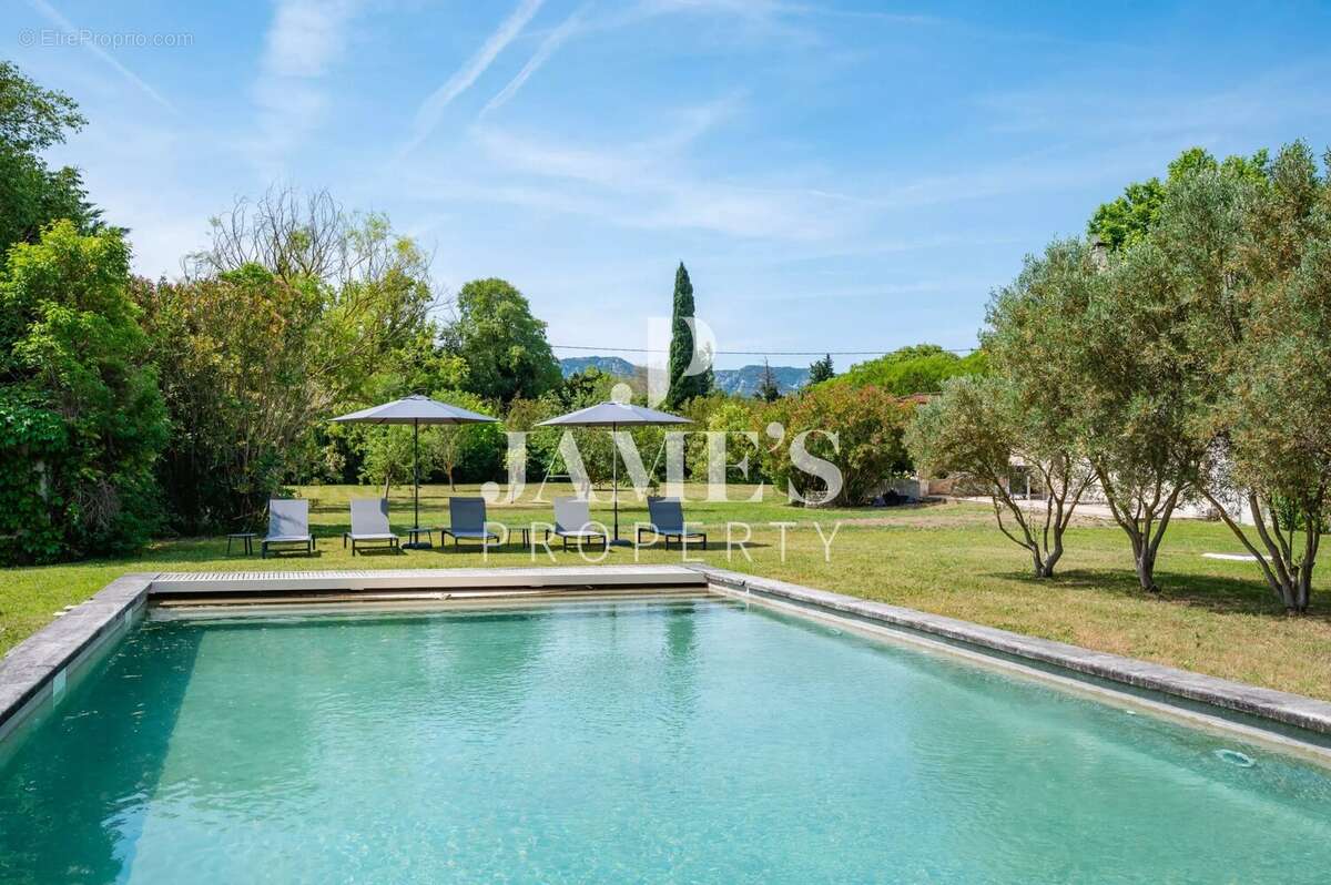 Maison 320 m² à Saint-Remy-De-Provence  - photo 9