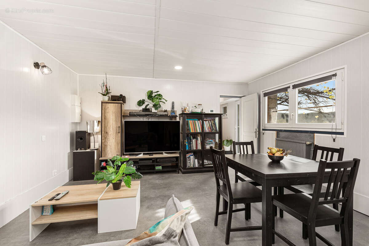 Maison à BAGNOLS-EN-FORET