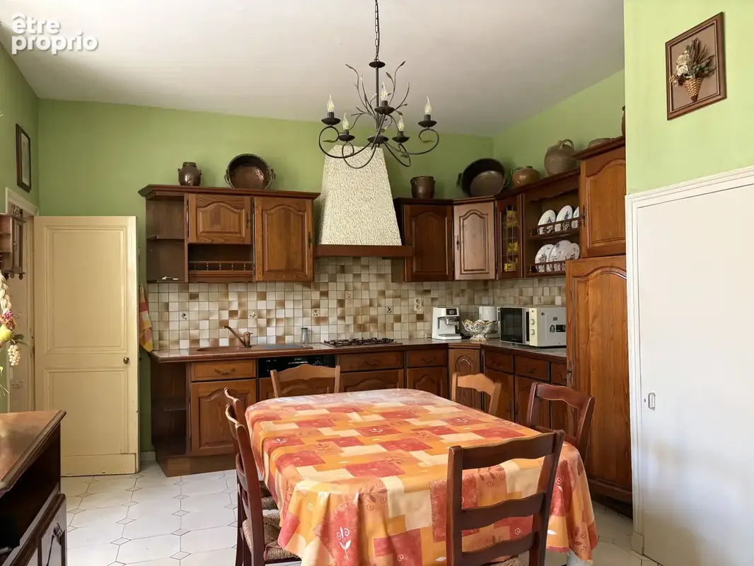 MAISON DE CARACTÈRE en pierre de taille, terrain de 1 200 m2, dépendance de 210 m2, quartier Gare COGNAC - photo 7
