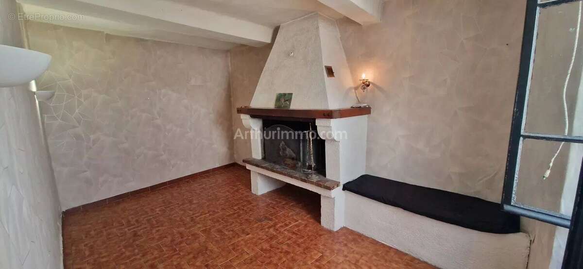 Maison à FIGANIERES