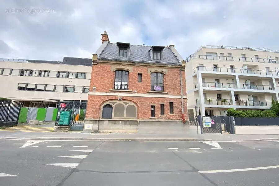 Maison indépendante en RDC+ 2 niveaux sur sous-sol à usage de bureaux de 112 m² à Boulogne Billancourt à vendre. Bâtiment plein  - photo 2