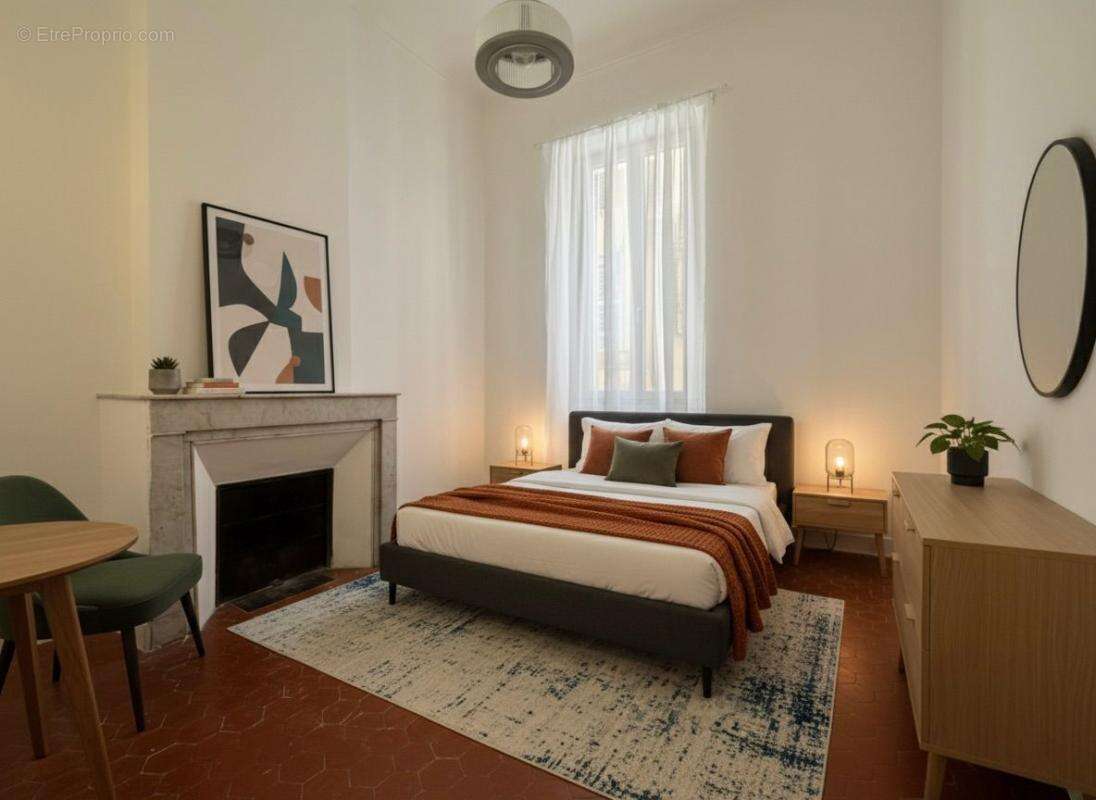 Appartement à MARSEILLE-1E