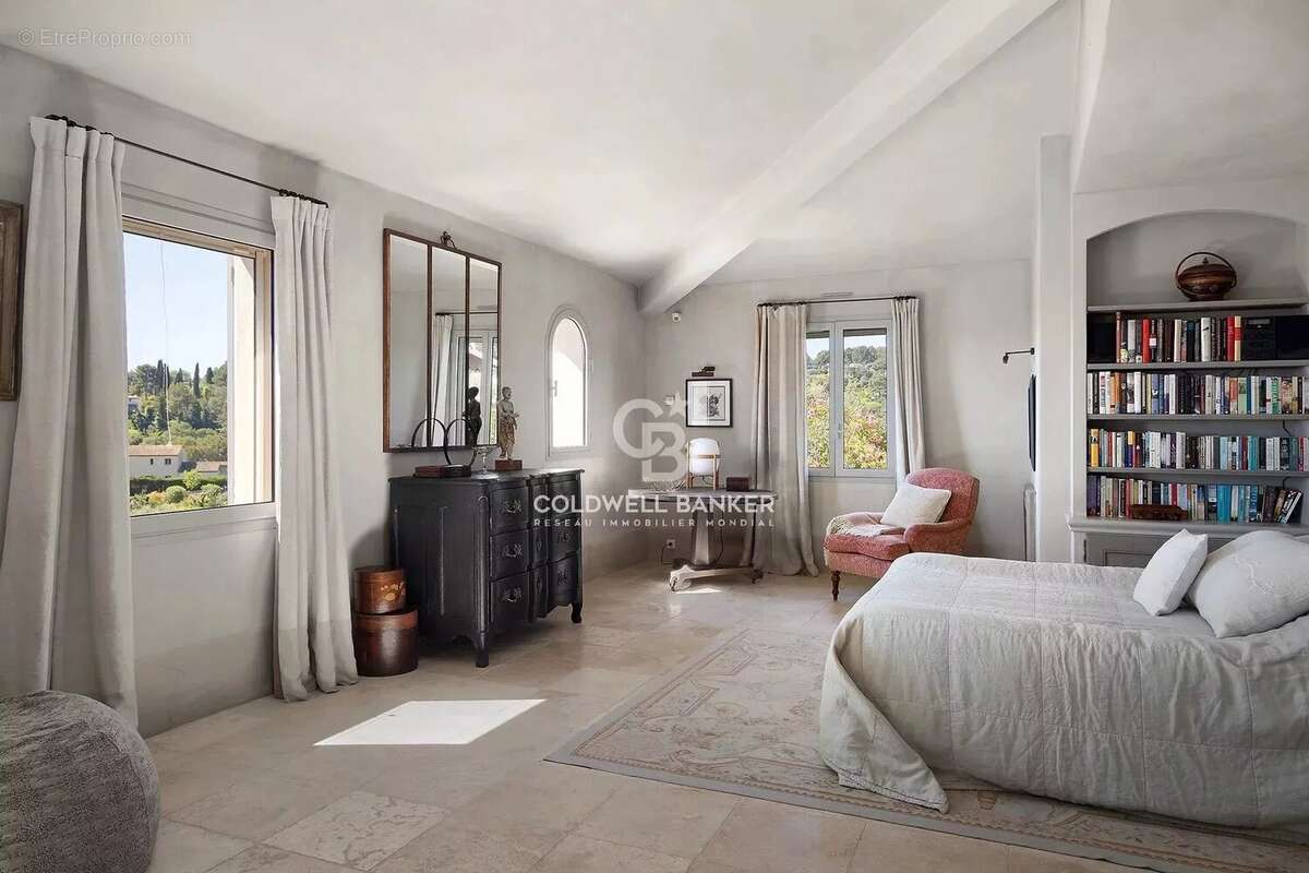 Maison à VALBONNE