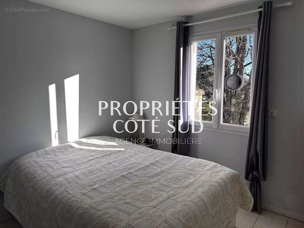 Maison à LAUDUN-L'ARDOISE