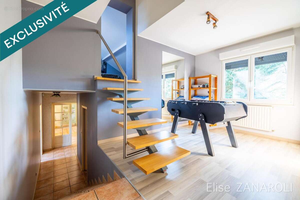 Maison 137 m² à Roussy-Le-Village  - photo 8