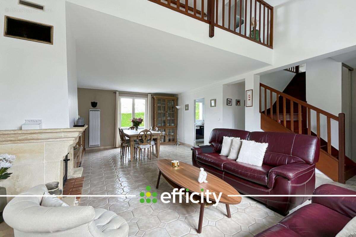 Maison à MANDRES-LES-ROSES