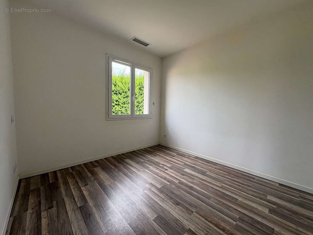Maison Pompignac 4 pièce(s) 100 m2 / 792 m² de terrain - photo 4