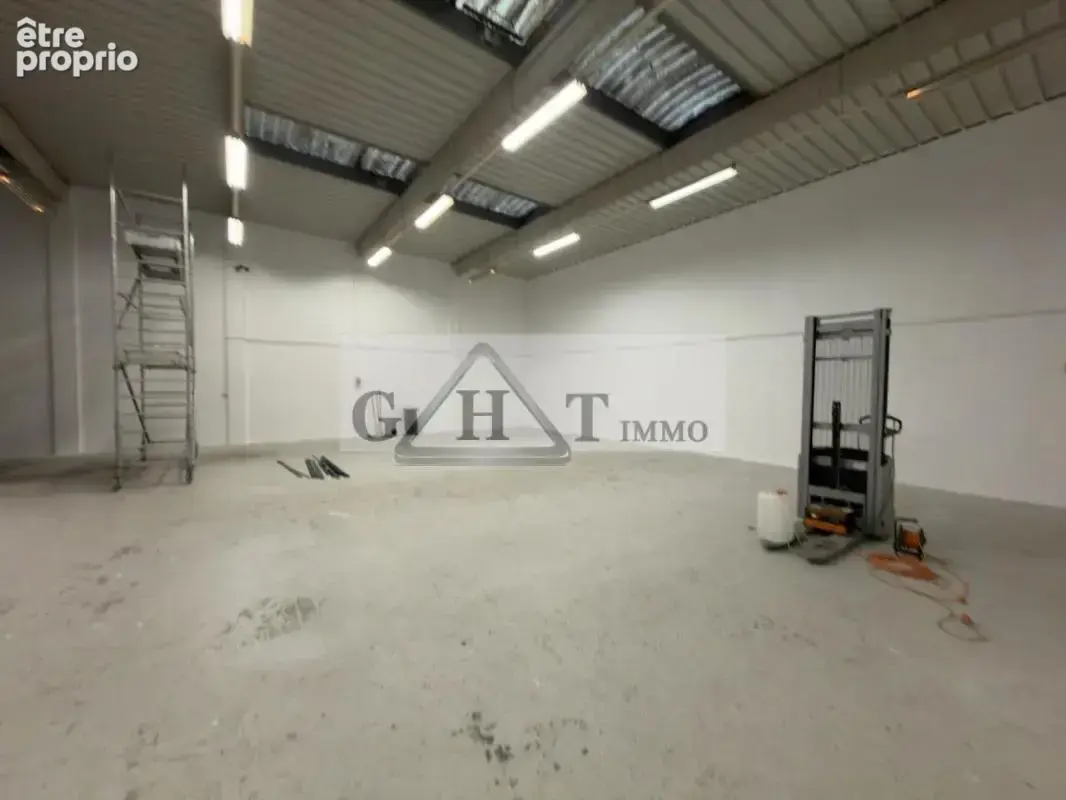 Entrepot 300m2 a vendre moissy cramayel - photo 1