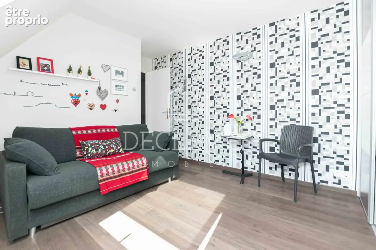 ORGEVAL — PLEIN CENTRE-VILLE - Maison avec jardin de 260 m2 - photo 10